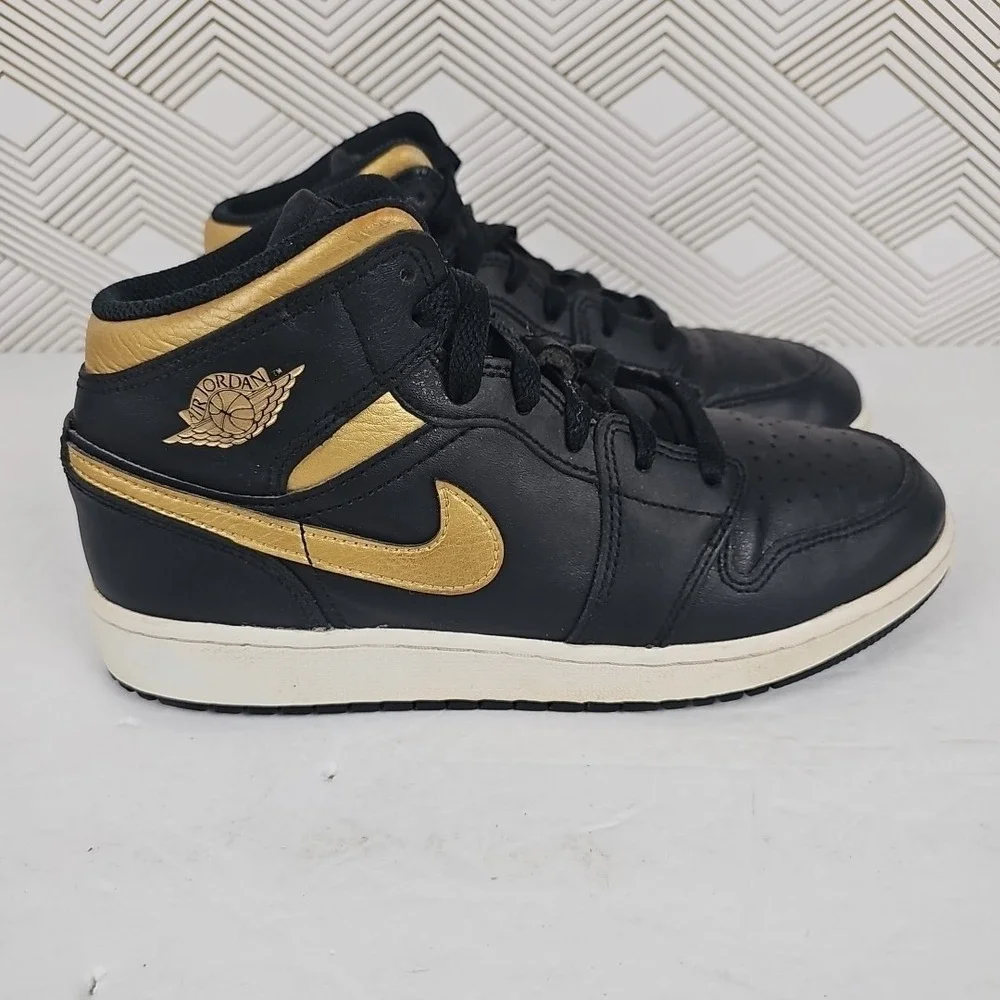 Nike Air Jordan 1 Mid Black Metallic Gold‎ White Youth 6.5Y DQ8423-071